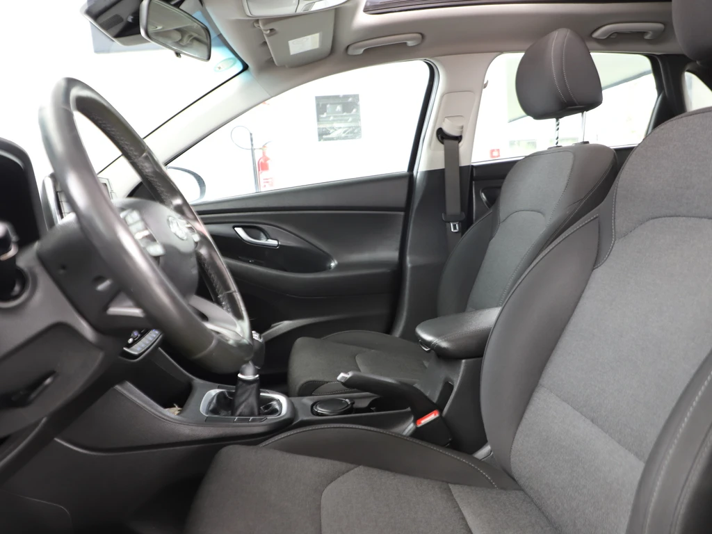 HYUNDAI i30 i30 II - Ph1 - 1.6 CRDi Maestro BVM 136ch 2021 occasion CASABLANCA - Kia Occasion - photo 9