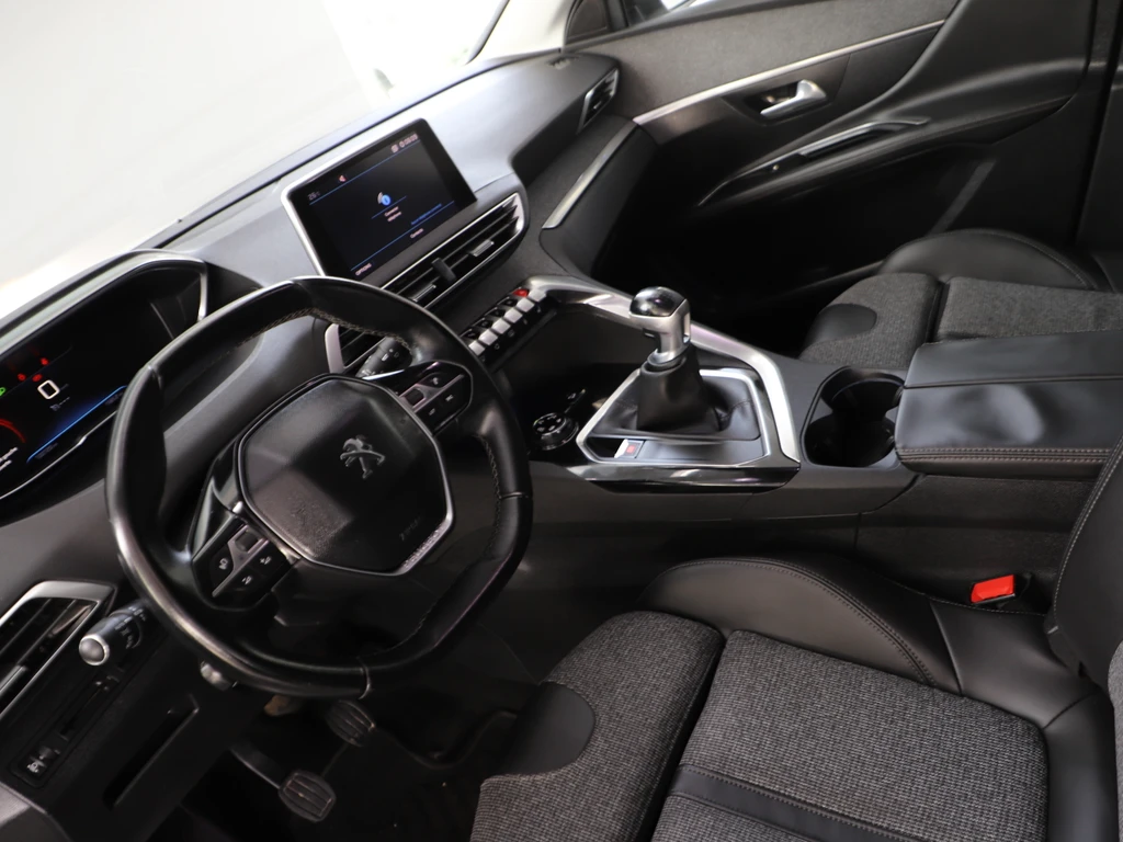 PEUGEOT 3008 3008 II - Ph1 - 2.0 HDi Active + BVM 150ch 2018 occasion AGADIR - Kia Occasion - photo 8
