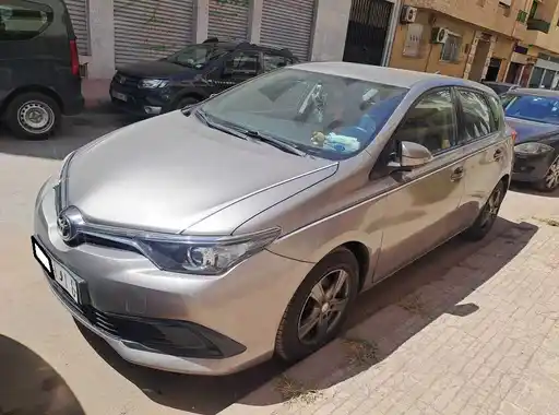 TOYOTA Auris